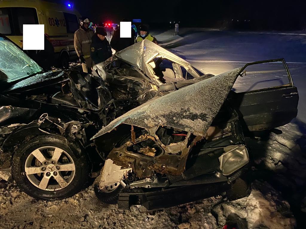 Водитель и пассажир легковушки погибли в ДТП с внедорожником на трассе в Альметьевском районе